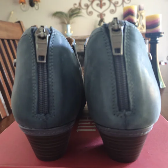 Cobb Hill Pale Blue Webbed Bootie 9 Wide - Picture 4 of 8